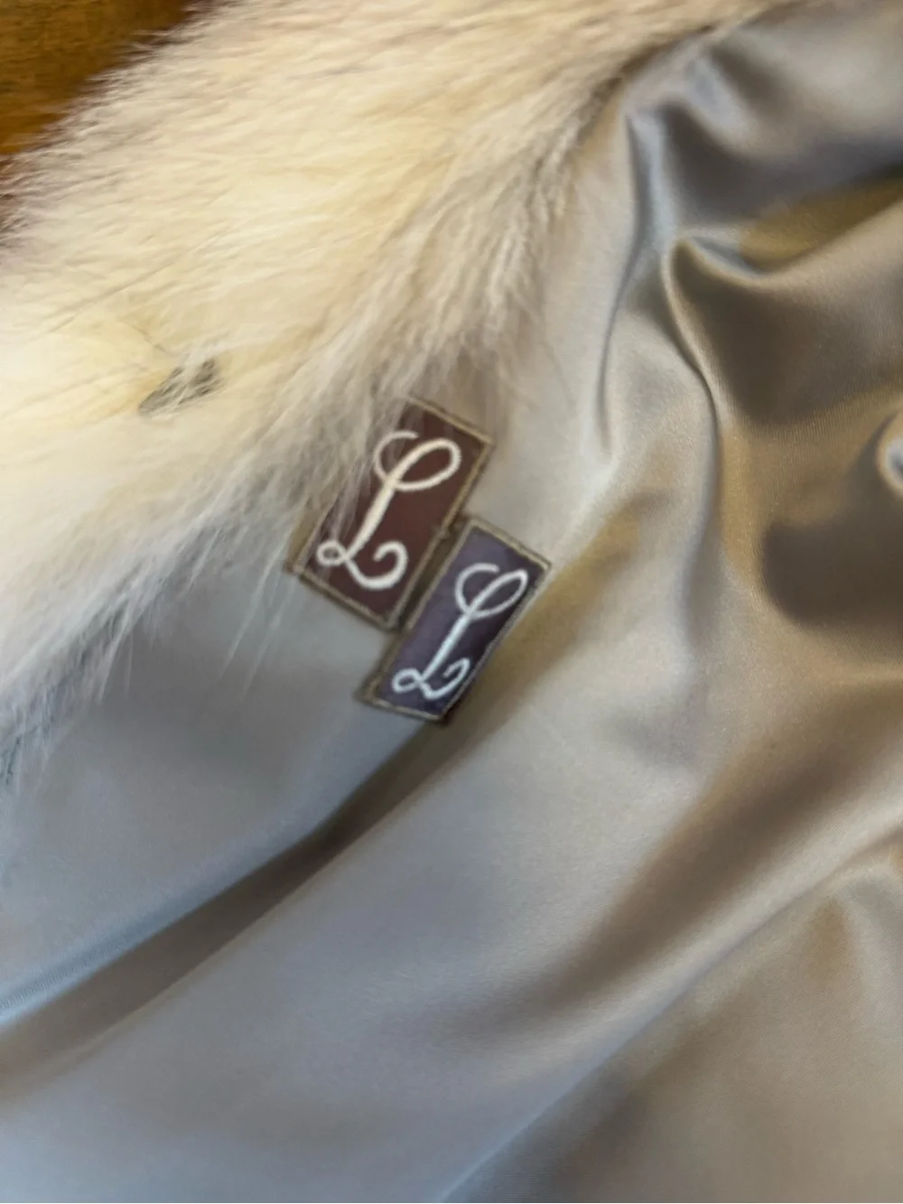 Luxury Women's Long silver sapphire blue fox Fur Coat - Light Gray - Picture 13 of 17